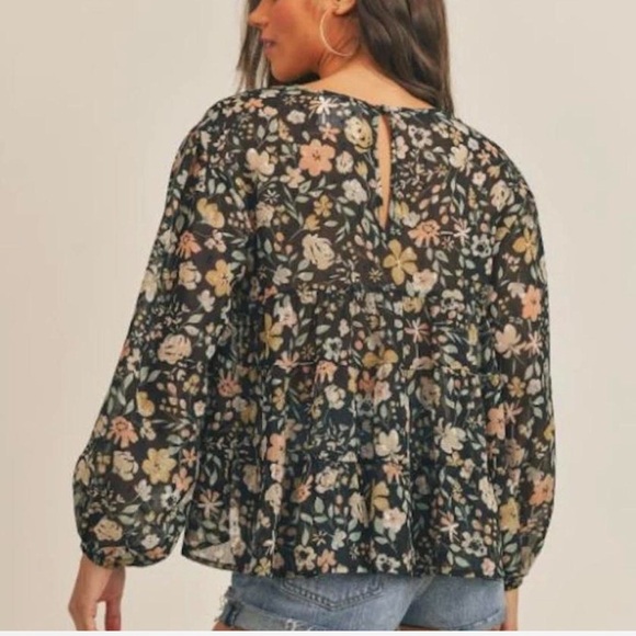 Sadie & Sage Daydreams Floral Blouse Size M - Picture 2 of 10